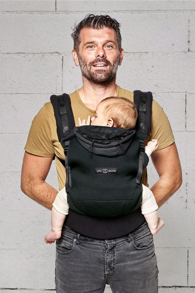 Porte-bébé physiologique HoodieCarrier Black Forest | 0m+ - Mummy Nantes