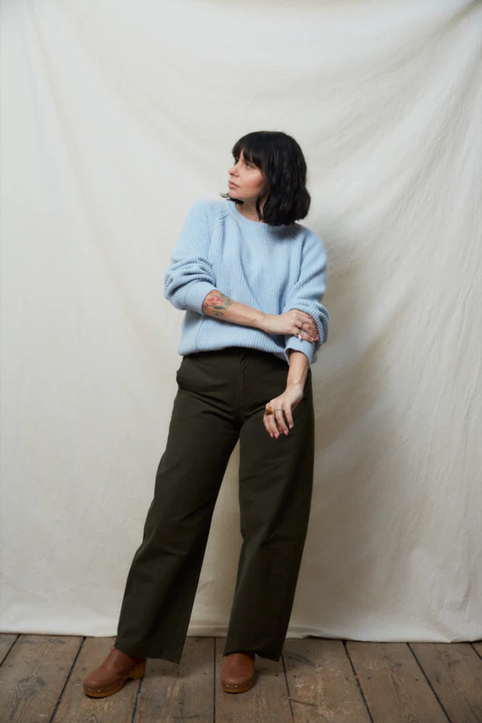 Pull de maternité bleu clair à maille épaisse et zips latéraux, parfait pendant et après la grossesse | MUMMY NANTES