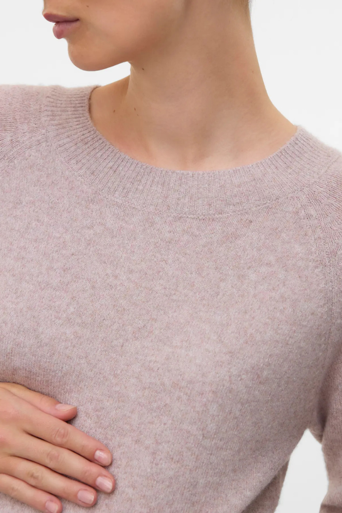 Détail col rond pull maternité bois de rose en maille douce | MUMMY NANTES 